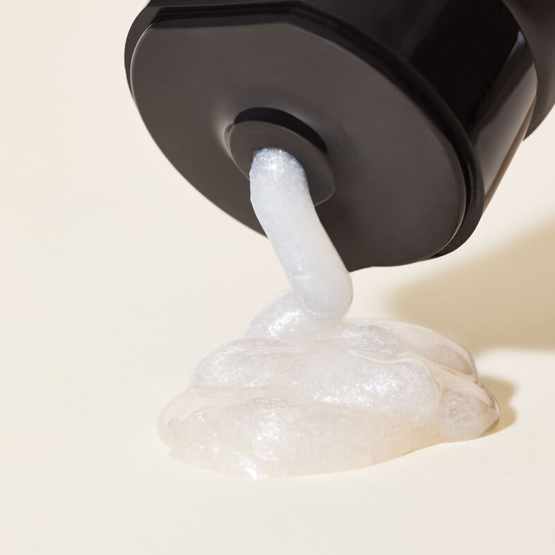 MK Men Invigorating Face Scrub