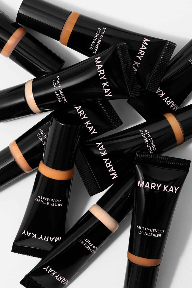 Einige Tuben Mary Kay Multi-Benefit Concealer stapeln sich &uuml;bereinander