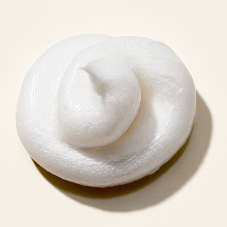 Ein Produktklecks von der MK Men Moisturizing Shave Cream