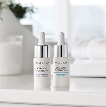 Zwei Clinical Solutions Booster von Mary Kay: Vitamin C + Resveratrol Line-Reducer und HA + Ceramide Hydrator