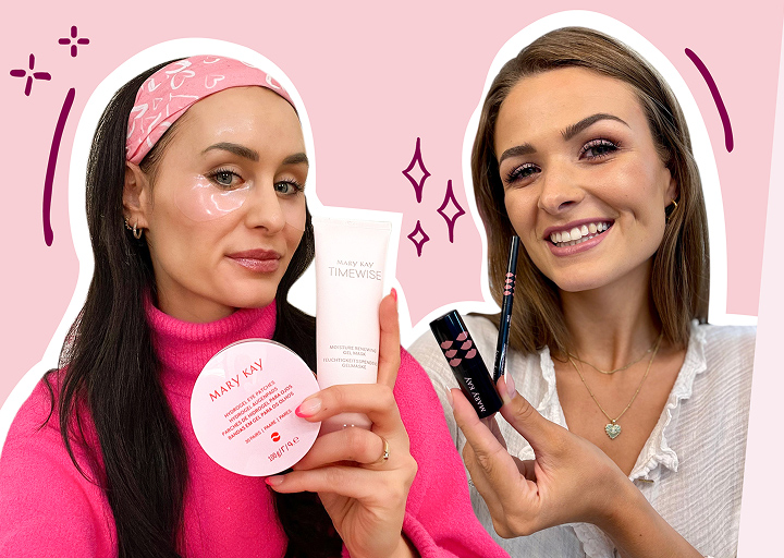 Zwei l&auml;chelnde Frauen halten mehrere Mary Kay Produkte in den H&auml;nden (Gesichtsmaske, Lippenstift, Lip Liner). Eine Frau tr&auml;gt einen Make-up Look, die andere tr&auml;gt Eye Patches im Gesicht.