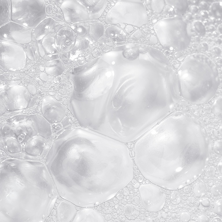 Seifenblasen aus dem MK Men Daily Facial Wash